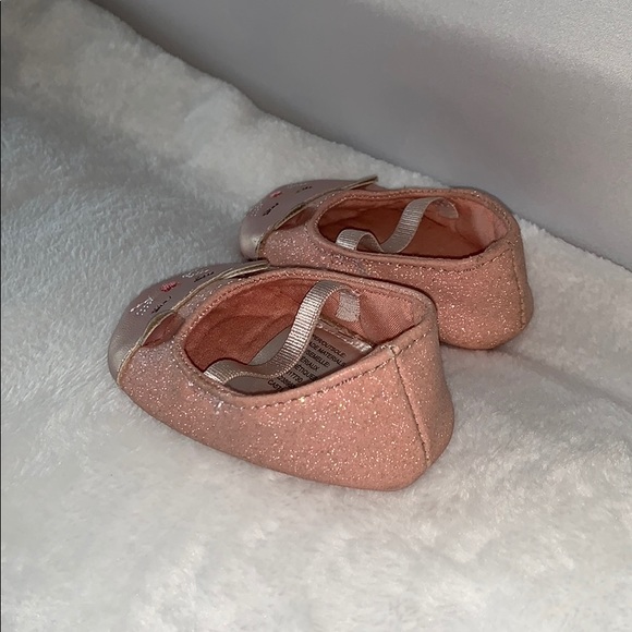 Adorable Newborn Kitty Shoes - Picture 3 of 5